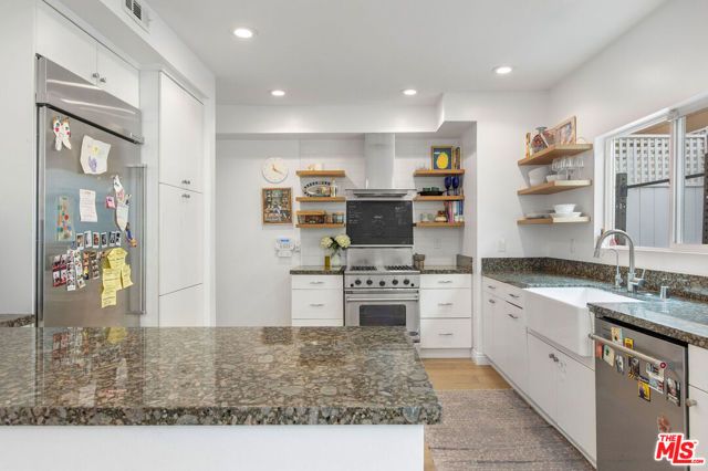 1802 California Avenue, Santa Monica, CA 90403