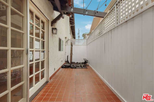 1802 California Avenue, Santa Monica, CA 90403