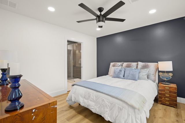 207 White Oak DR, Austin, TX 78753