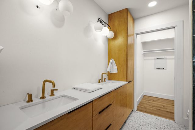 207 White Oak DR, Austin, TX 78753