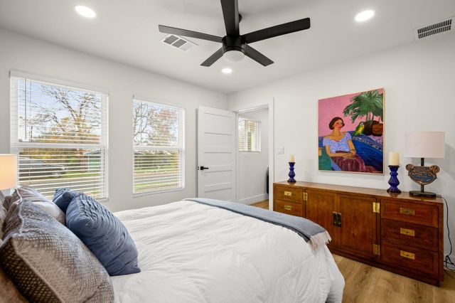 207 White Oak DR, Austin, TX 78753