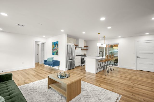 207 White Oak DR, Austin, TX 78753