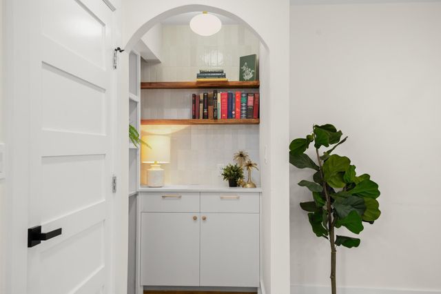 207 White Oak DR, Austin, TX 78753