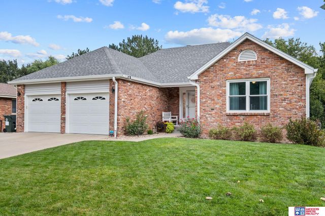 5218 Bison Drive, Lincoln, NE 68516