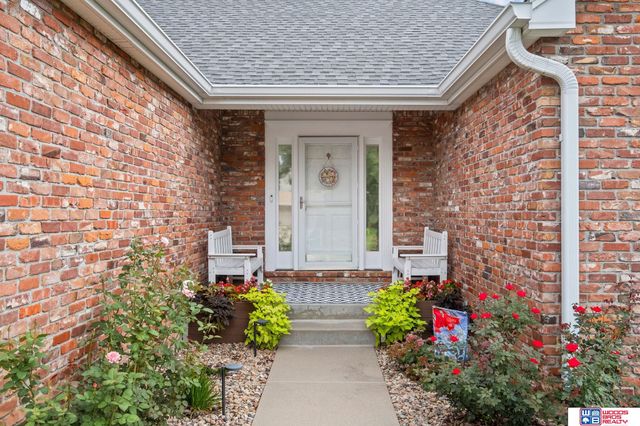 5218 Bison Drive, Lincoln, NE 68516