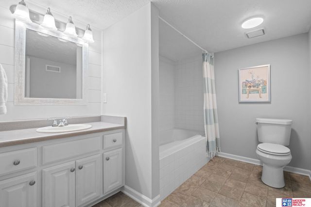 5218 Bison Drive, Lincoln, NE 68516