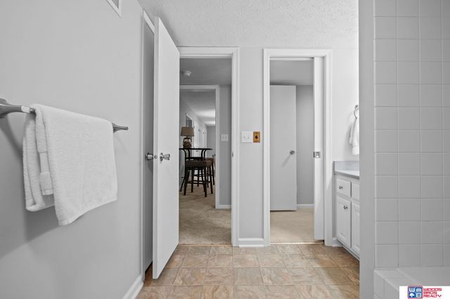 5218 Bison Drive, Lincoln, NE 68516