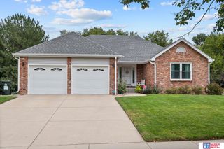 5218 Bison Drive, Lincoln, NE 68516