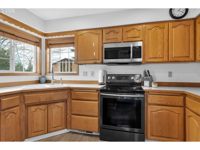 1420 Ne HOFFMAN Dr, Mc Minnville, OR 97128