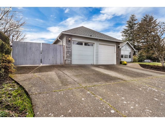 1420 Ne HOFFMAN Dr, Mc Minnville, OR 97128