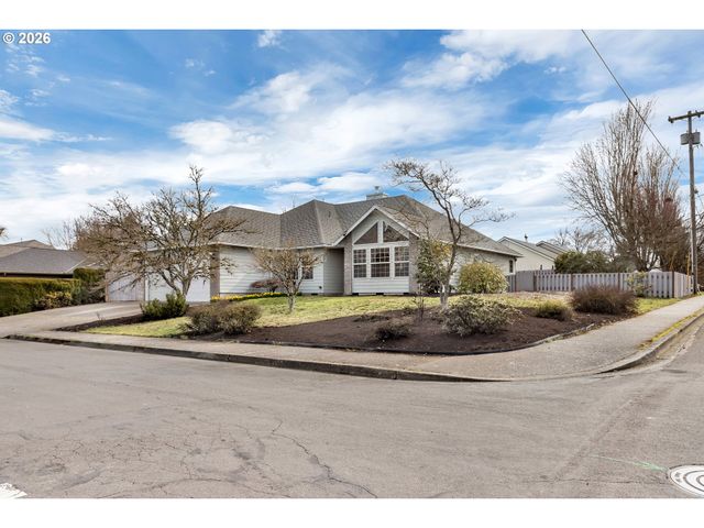 1420 Ne HOFFMAN Dr, Mc Minnville, OR 97128