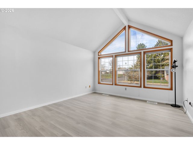 1420 Ne HOFFMAN Dr, Mc Minnville, OR 97128