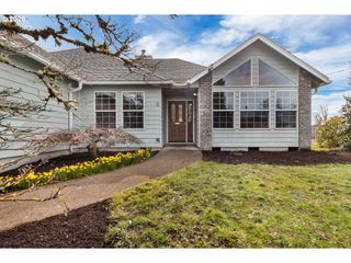 1420 Ne HOFFMAN Dr, Mc Minnville, OR 97128