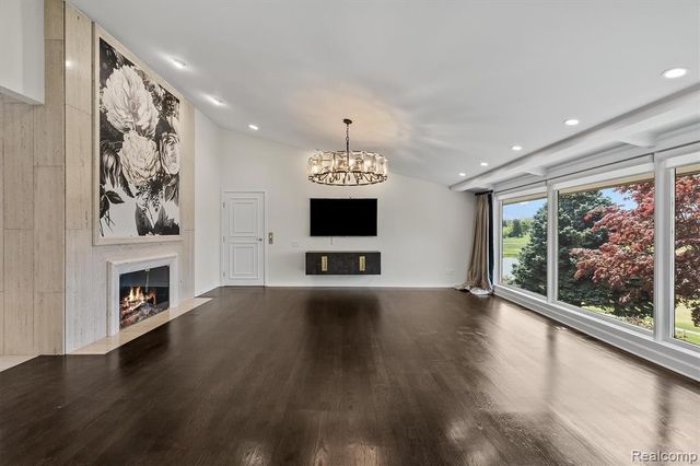 1762 Saint Johns Court, Bloomfield Hills, MI 48302