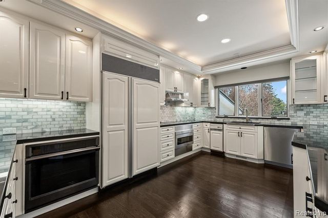 1762 Saint Johns Court, Bloomfield Hills, MI 48302