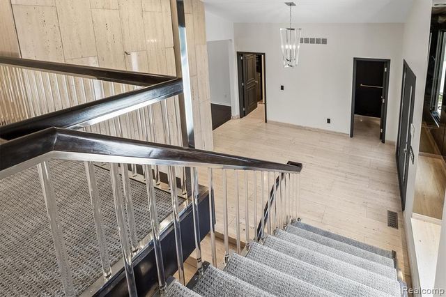 1762 Saint Johns Court, Bloomfield Hills, MI 48302