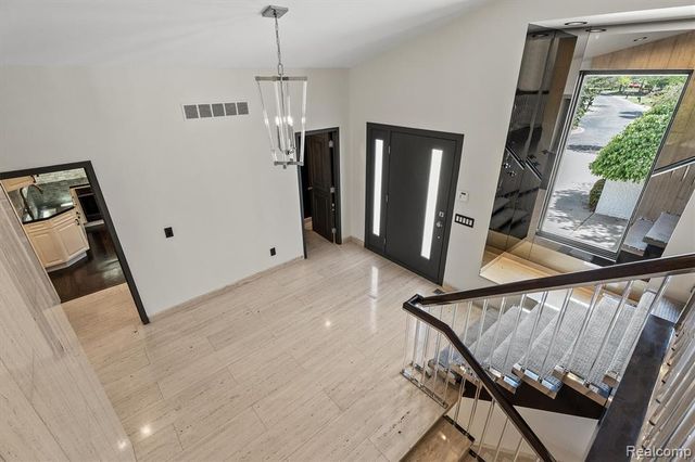 1762 Saint Johns Court, Bloomfield Hills, MI 48302