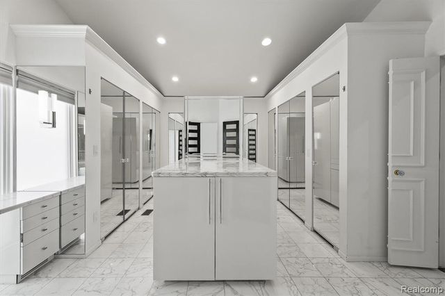 1762 Saint Johns Court, Bloomfield Hills, MI 48302