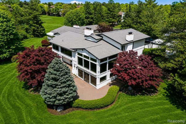 1762 Saint Johns Court, Bloomfield Hills, MI 48302