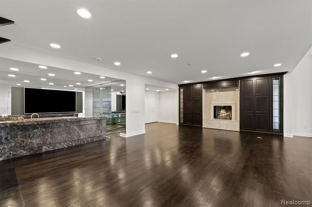 1762 Saint Johns Court, Bloomfield Hills, MI 48302