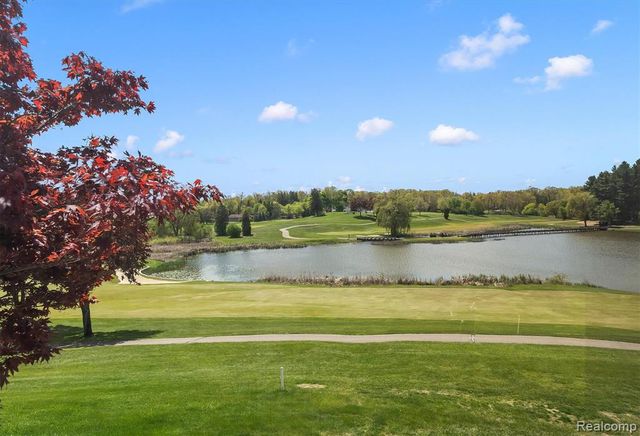 1762 Saint Johns Court, Bloomfield Hills, MI 48302