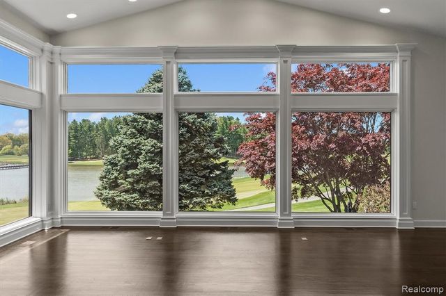 1762 Saint Johns Court, Bloomfield Hills, MI 48302