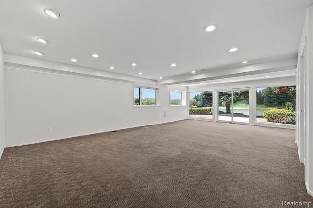 1762 Saint Johns Court, Bloomfield Hills, MI 48302