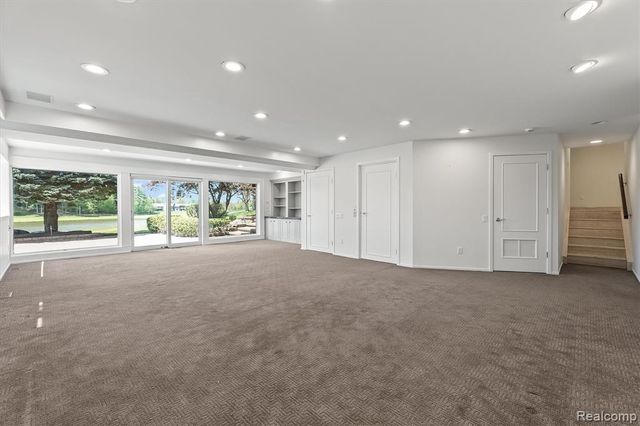 1762 Saint Johns Court, Bloomfield Hills, MI 48302