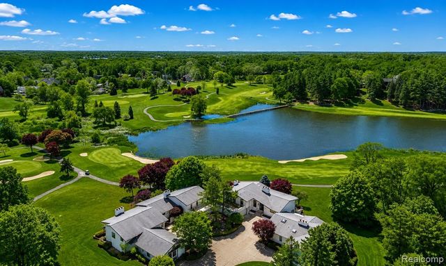 1762 Saint Johns Court, Bloomfield Hills, MI 48302