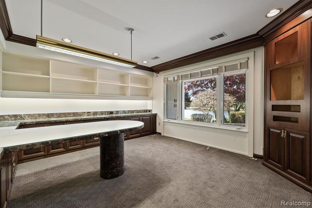 1762 Saint Johns Court, Bloomfield Hills, MI 48302