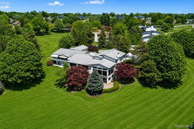 1762 Saint Johns Court, Bloomfield Hills, MI 48302