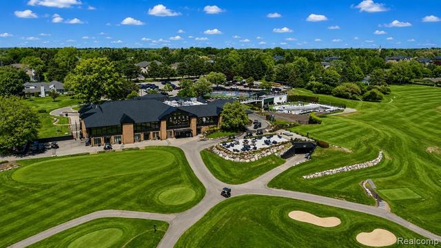 1762 Saint Johns Court, Bloomfield Hills, MI 48302