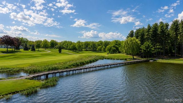 1762 Saint Johns Court, Bloomfield Hills, MI 48302