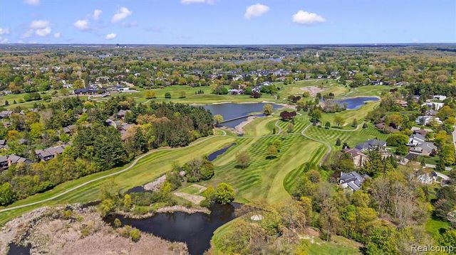 1762 Saint Johns Court, Bloomfield Hills, MI 48302