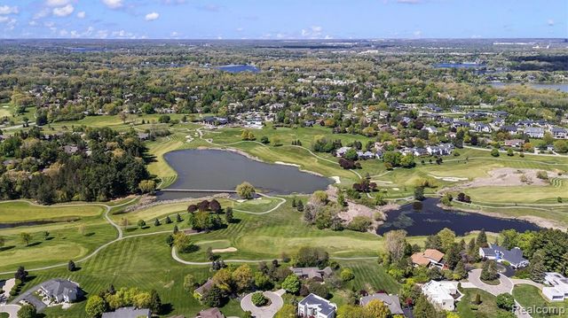 1762 Saint Johns Court, Bloomfield Hills, MI 48302