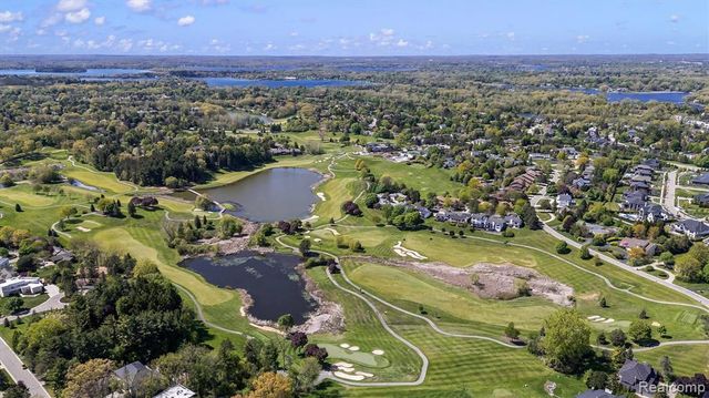 1762 Saint Johns Court, Bloomfield Hills, MI 48302
