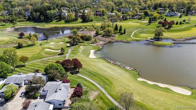 1762 Saint Johns Court, Bloomfield Hills, MI 48302