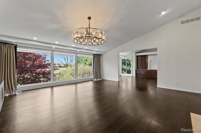 1762 Saint Johns Court, Bloomfield Hills, MI 48302