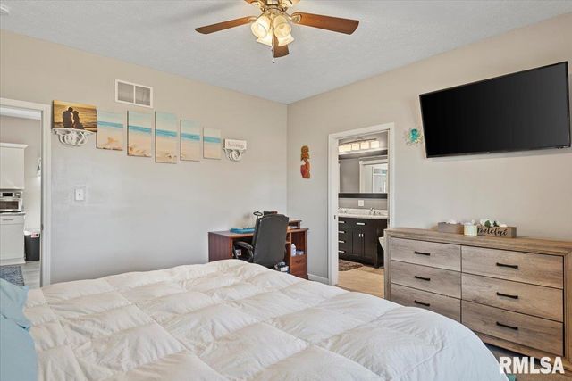 4084 S PRIMROSE Lane, Riverton, IL 62561