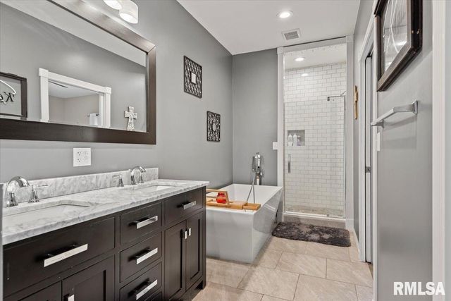 4084 S PRIMROSE Lane, Riverton, IL 62561