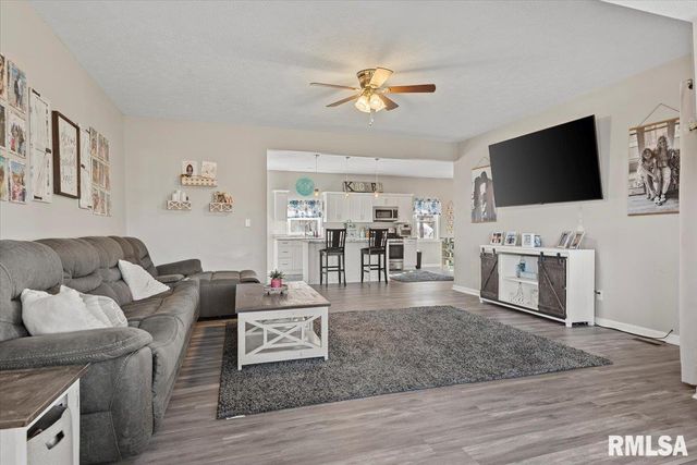 4084 S PRIMROSE Lane, Riverton, IL 62561