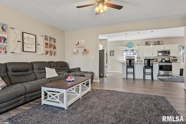 4084 S PRIMROSE Lane, Riverton, IL 62561