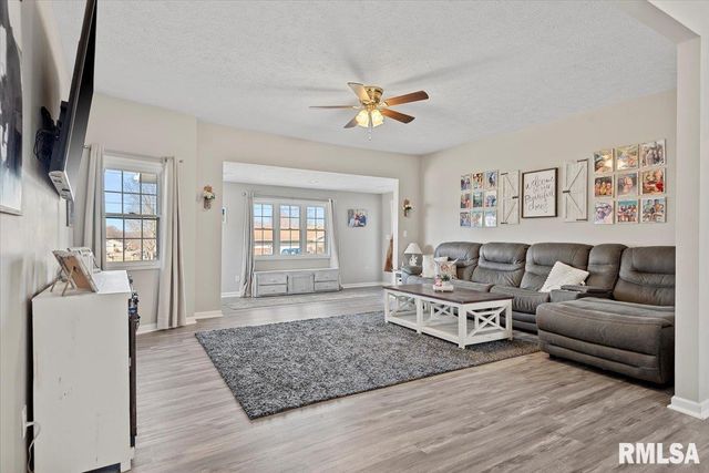 4084 S PRIMROSE Lane, Riverton, IL 62561