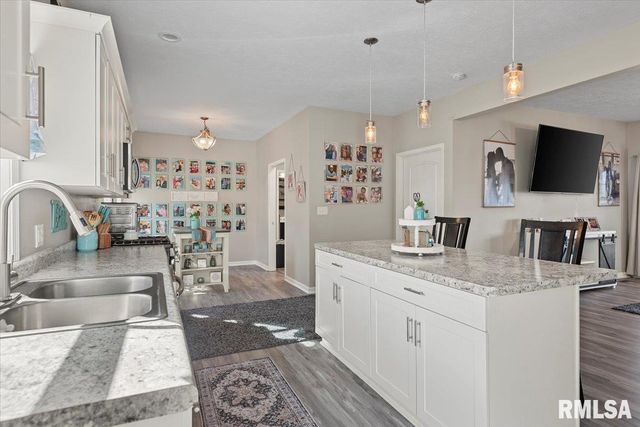 4084 S PRIMROSE Lane, Riverton, IL 62561