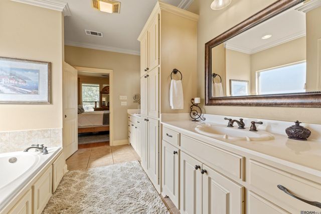 6951 Lakeland Dr, Zachary, LA 70791