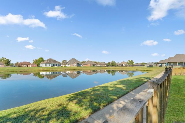 6951 Lakeland Dr, Zachary, LA 70791