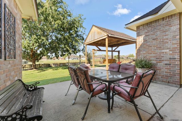 6951 Lakeland Dr, Zachary, LA 70791