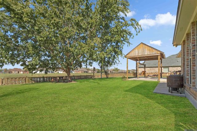 6951 Lakeland Dr, Zachary, LA 70791