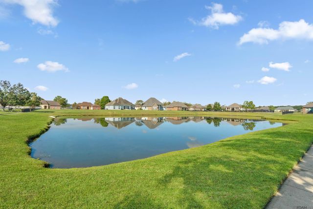 6951 Lakeland Dr, Zachary, LA 70791