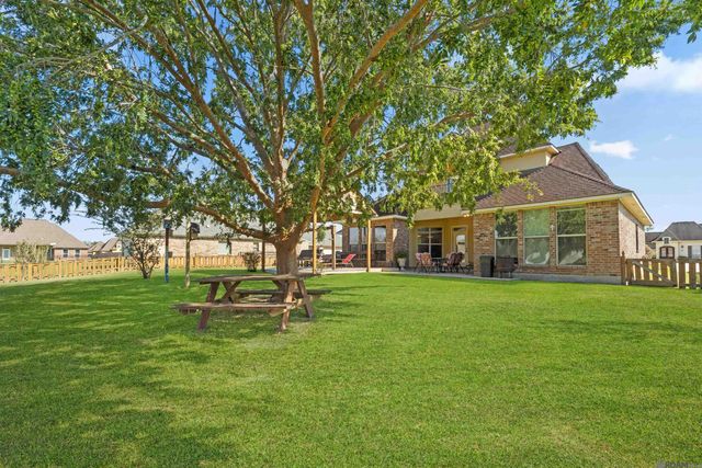 6951 Lakeland Dr, Zachary, LA 70791